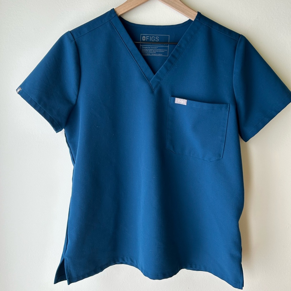 Catarina One-Pocket Scrub Top